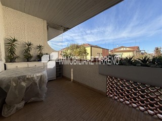 Quadrilocale in Vendita a Massa, zona Marina di Massa, 290'000&euro;, 95 m², arredato