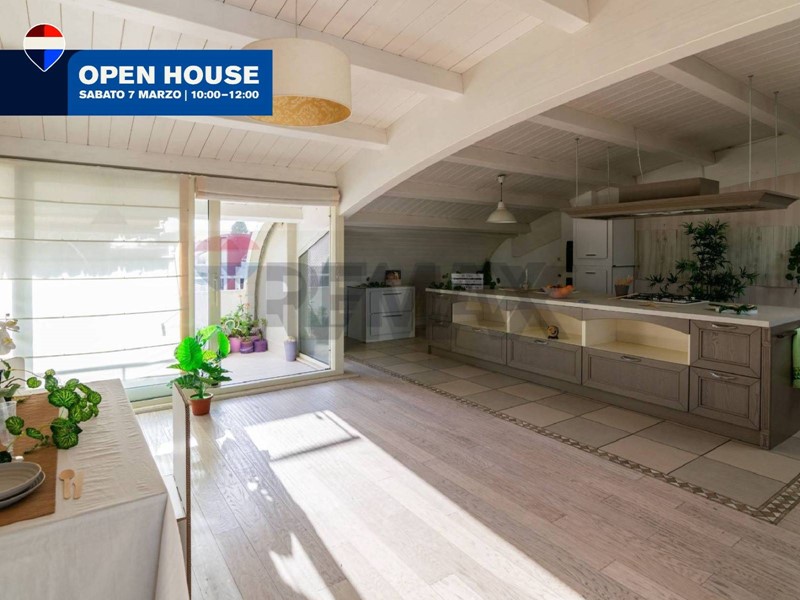 Attico in Vendita a San Giovanni la Punta, 295'000&euro;, 200 m²