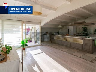 Attico in Vendita a San Giovanni la Punta, 295'000&euro;, 200 m²