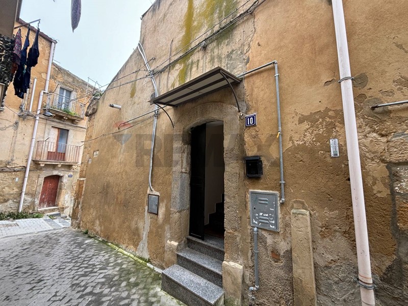 Appartamento in Vendita a Caltagirone, 23'000&euro;, 110 m²