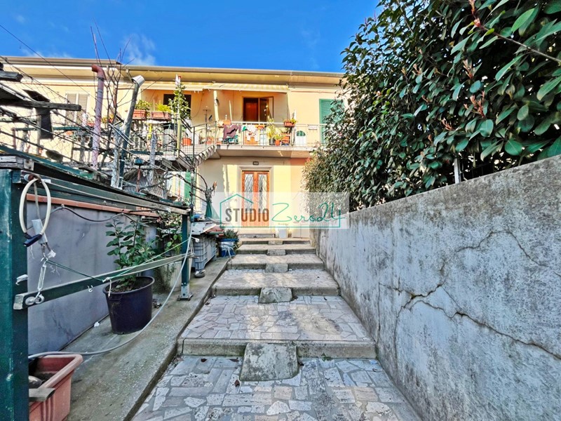 Trilocale in Vendita a Massarosa, 110'000&euro;, 75 m²