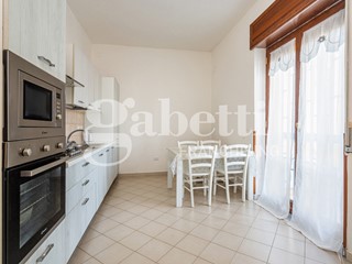 Trilocale in Vendita a Marano di Napoli, 95'000&euro;, 85 m²