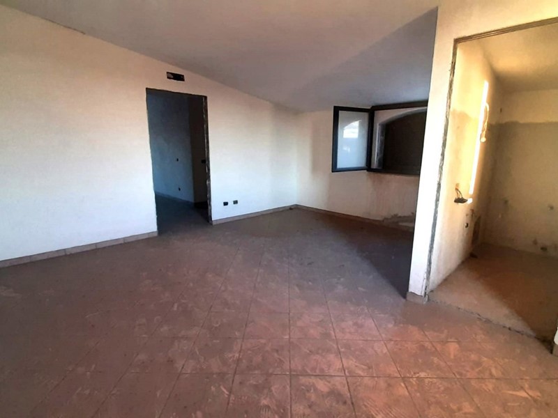 Appartamento in Vendita a Macerata Campania, 350'000&euro;, 900 m², con Box