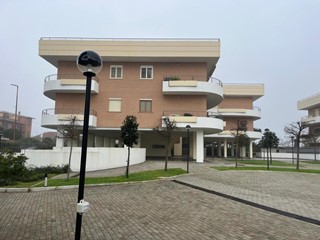 Trilocale in Vendita a Roma, zona Giustiniana, 245'000&euro;, 75 m², con Box