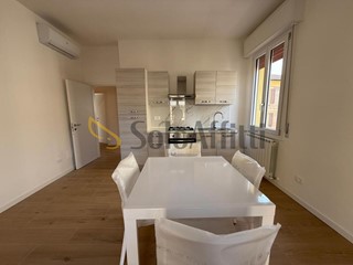 Appartamento in Affitto a Modena, 900&euro;, 110 m²