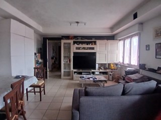 Appartamento in Vendita a Ponte Lambro, 160'000&euro;, 193 m²
