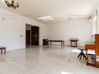 Quadrilocale in Vendita a Siracusa, zona Pizzuta Scala Greca, 110'000&euro;, 148 m²
