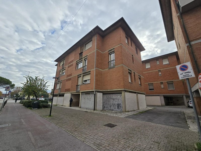 Appartamento in Vendita a Pontedera, 149'000&euro;, 110 m², con Box