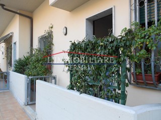 Appartamento in Affitto a Massa, 900&euro;, 115 m², arredato, con Box