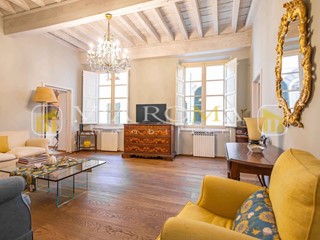 Appartamento in Vendita a Lucca, 980'000&euro;, 190 m², arredato
