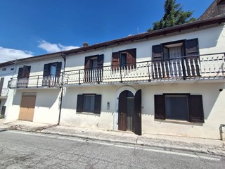 Trilocale in Vendita a Castel del Monte, 98'000&euro;, 90 m²