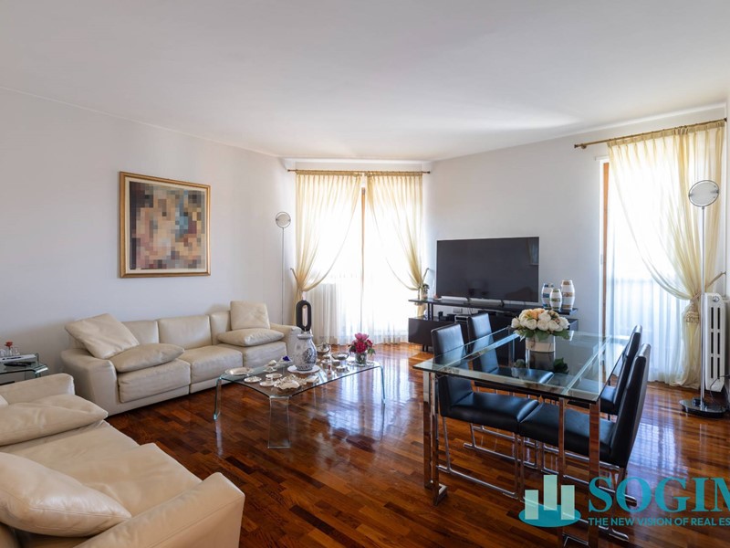 Attico in Vendita a Monza, 468'000&euro;, 195 m²