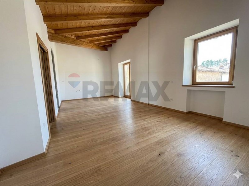 Bilocale in Vendita a Viggiù, 120'000&euro;, 70 m²