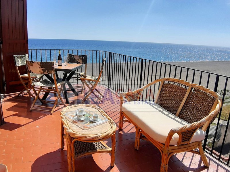 Quadrilocale in Vendita a Giardini Naxos, 320'000&euro;, 82 m²