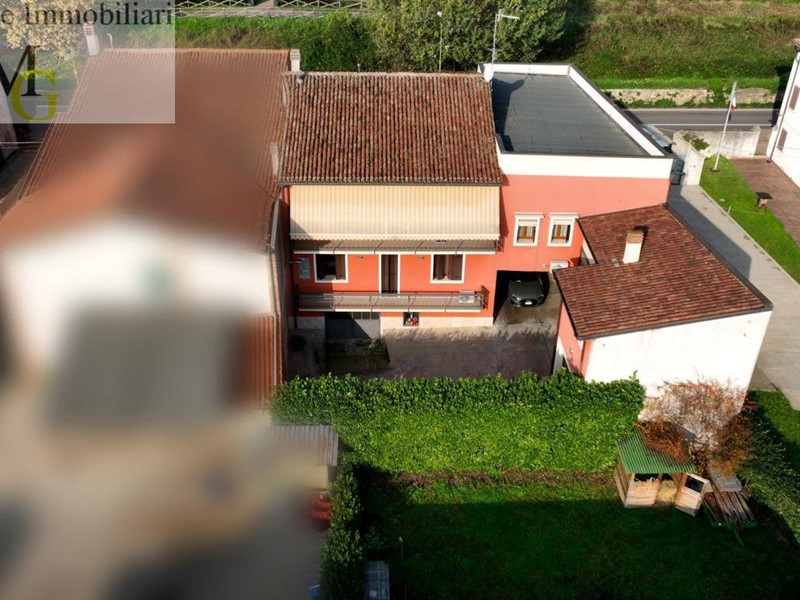 Bilocale in Vendita a Monteforte d'Alpone, 140'000&euro;, 110 m²