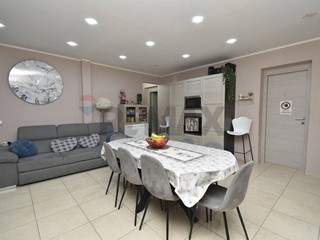 Trilocale in Vendita a Catania, 87'000&euro;, 92 m²