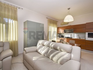 Appartamento in Vendita a Sant'Agata li Battiati, 250'000&euro;, 170 m²