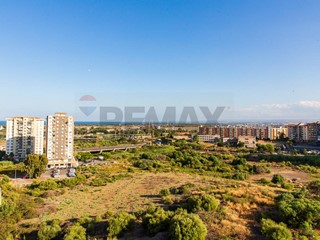 Quadrilocale in Vendita a Catania, 110'000&euro;, 94 m²