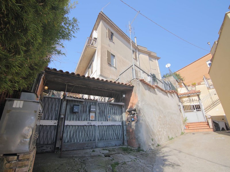 Trilocale in Vendita a Roma, 199'000&euro;, 91 m²