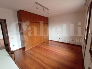 Appartamento in Vendita a Cona, 64'000&euro;, 100 m², arredato