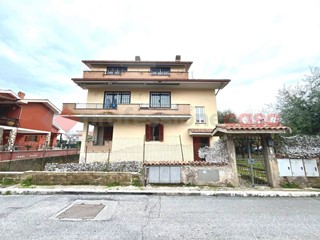 Quadrilocale in Vendita a Guidonia Montecelio, 199'000&euro;, 150 m²