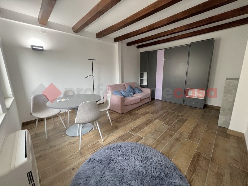 Trilocale in Affitto a Verona, 700&euro;, 53 m², arredato