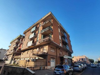 Bilocale in Vendita a Tivoli, zona Bagni Di Tivoli, 119'000&euro;, 65 m²