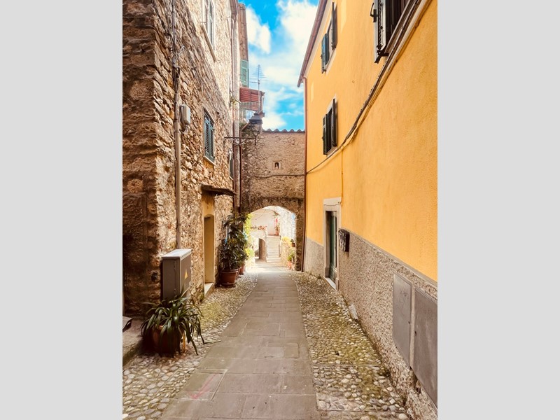 Quadrilocale in Vendita a Vezzano Ligure, zona Vezzano Basso, 66'000&euro;, 73 m²