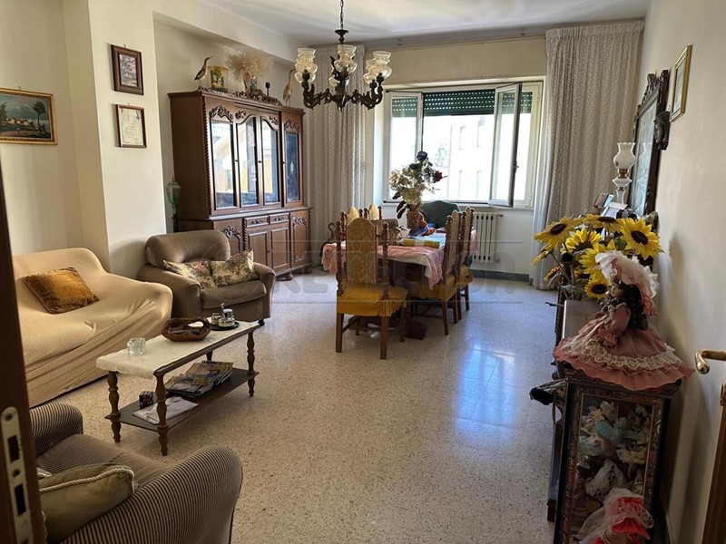Trilocale in Vendita a Catanzaro, 57'000&euro;, 107 m²