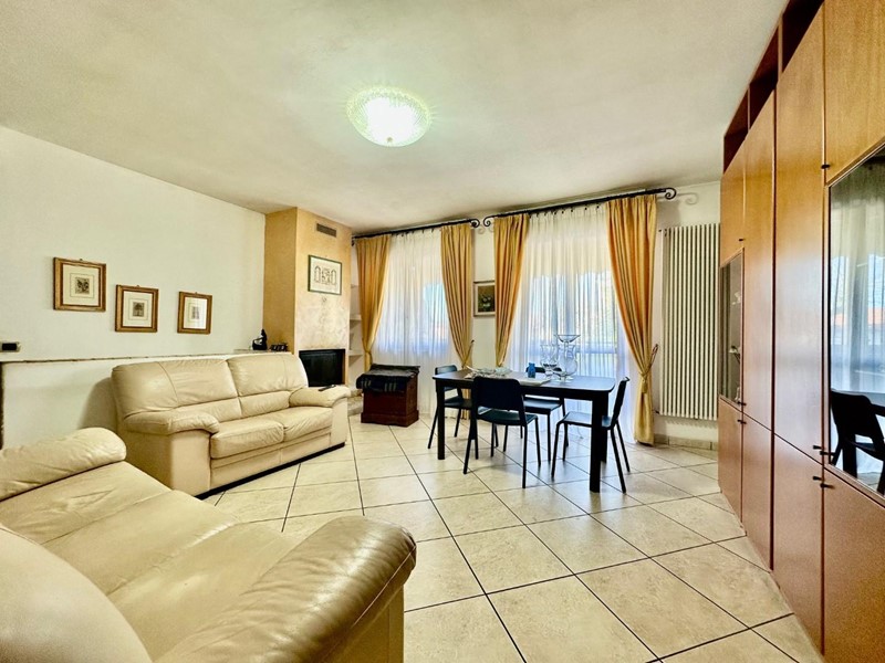 Appartamento in Vendita a Carrara, zona Avenza, 320'000&euro;, 150 m², con Box