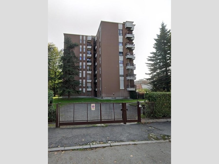 Appartamento in Vendita a Monza, 287'500&euro;, 150 m², con Box