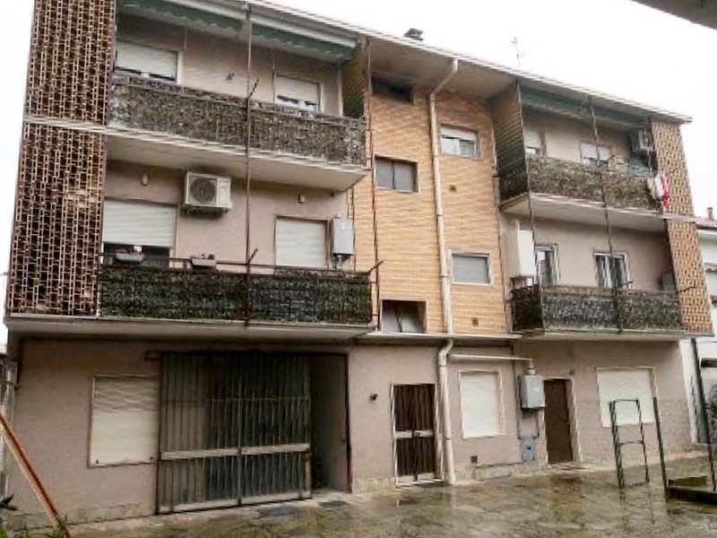 Quadrilocale in Vendita a Limbiate, 86'250&euro;, 93 m²