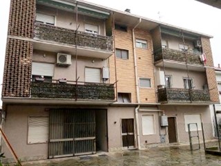 Quadrilocale in Vendita a Limbiate, 86'250&euro;, 93 m²