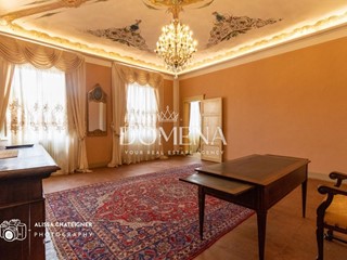 Appartamento in Vendita a Siena, 800'000&euro;, 260 m², arredato