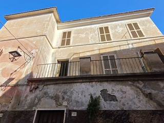 Appartamento in Vendita a Priverno, 125'000&euro;, 330 m²