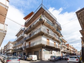 Quadrilocale in Vendita a Paternò, 105'000&euro;, 150 m²