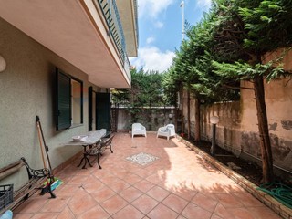 Appartamento in Vendita a Piedimonte Etneo, 130'000&euro;, 114 m²