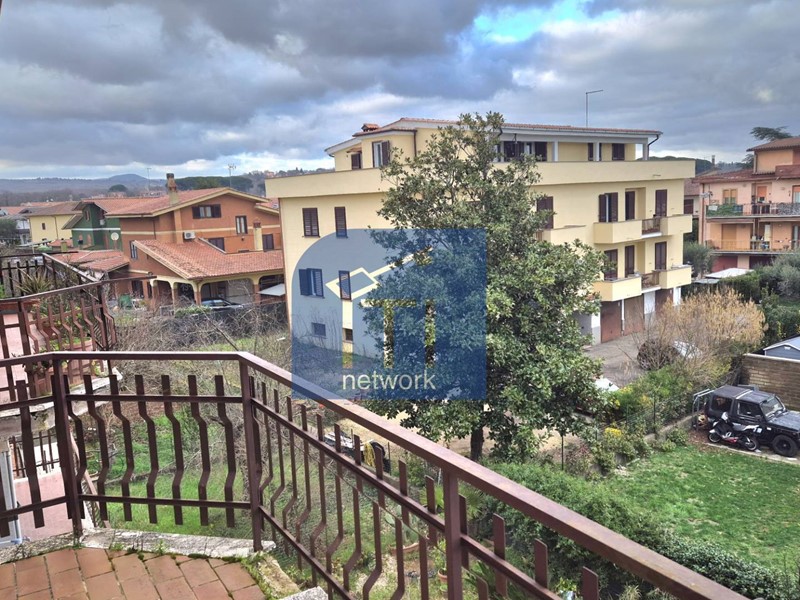 Trilocale in Vendita a Sutri, 89'000&euro;, 128 m²