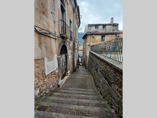 Appartamento in Vendita a Vallecorsa, 28'000&euro;, 380 m²