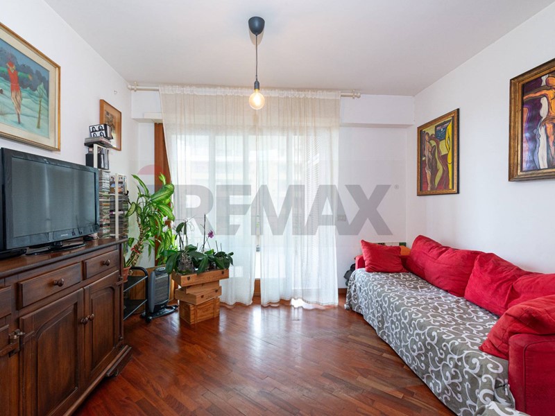 Trilocale in Vendita a Roma, 250'000&euro;, 86 m²