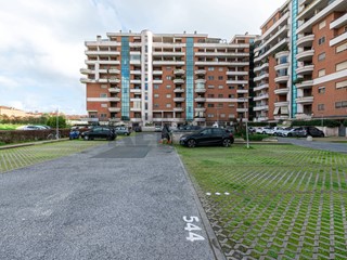 Trilocale in Vendita a Roma, 250'000&euro;, 86 m²