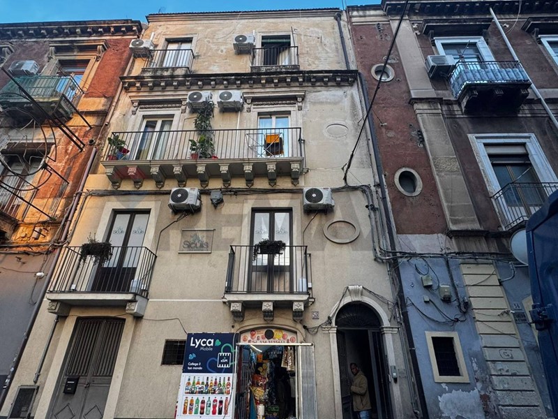 Appartamento in Vendita a Catania, 395'000&euro;, 265 m²