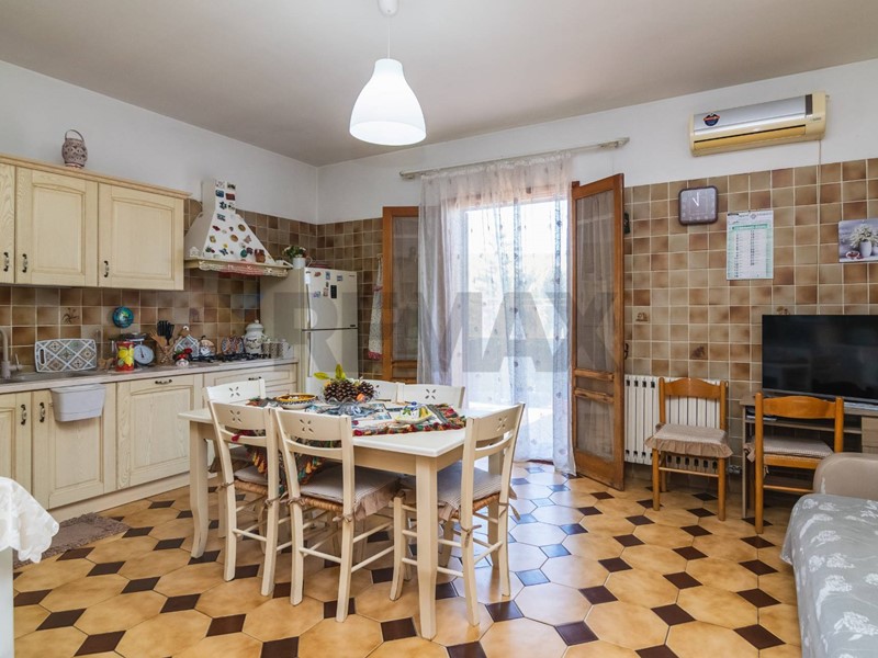 Appartamento in Vendita a Belpasso, 119'000&euro;, 161 m²