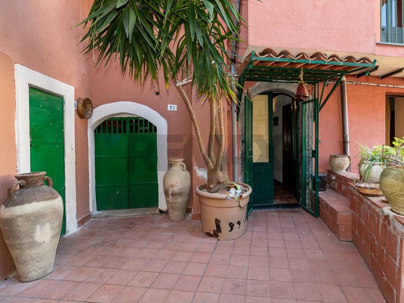 Appartamento in Vendita a Castiglione di Sicilia, 1'125'000&euro;, 500 m²