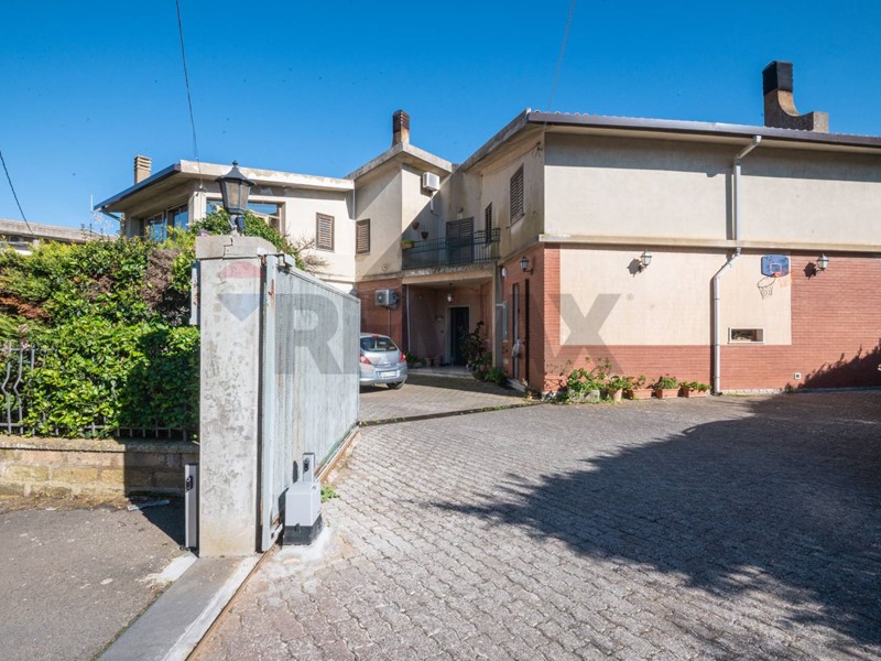 Appartamento in Vendita a Caltagirone, 155'000&euro;, 199 m²