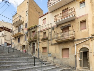 Quadrilocale in Vendita a Caltagirone, 38'000&euro;, 92 m²