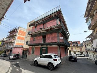 Quadrilocale in Vendita a Catania, 85'000&euro;, 90 m²