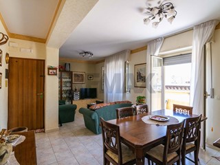 Quadrilocale in Vendita a Catania, 95'000&euro;, 77 m²
