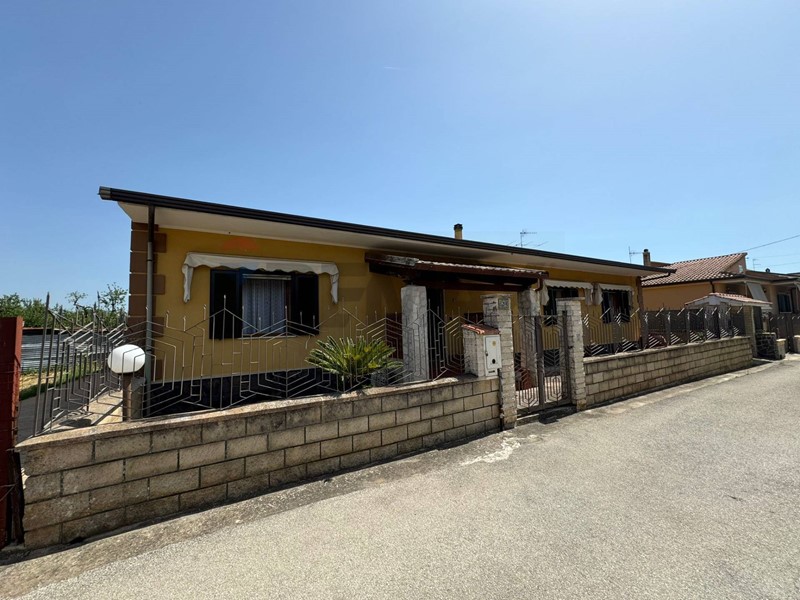 Trilocale in Vendita a Carinola, 140'000&euro;, 132 m²