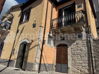 Trilocale in Vendita a Forlì del Sannio, 55'000&euro;, 69 m², arredato